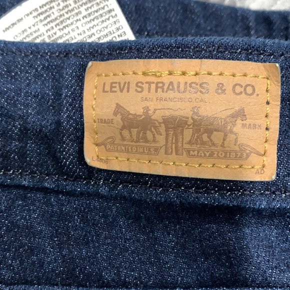 ☀️Levi jean shorts size 32☀️ - Picture 8 of 10